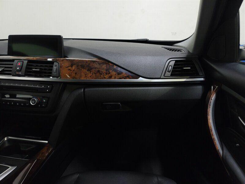 2014 BMW 3 Series Image 21