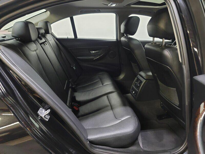 2014 BMW 3 Series Image 33