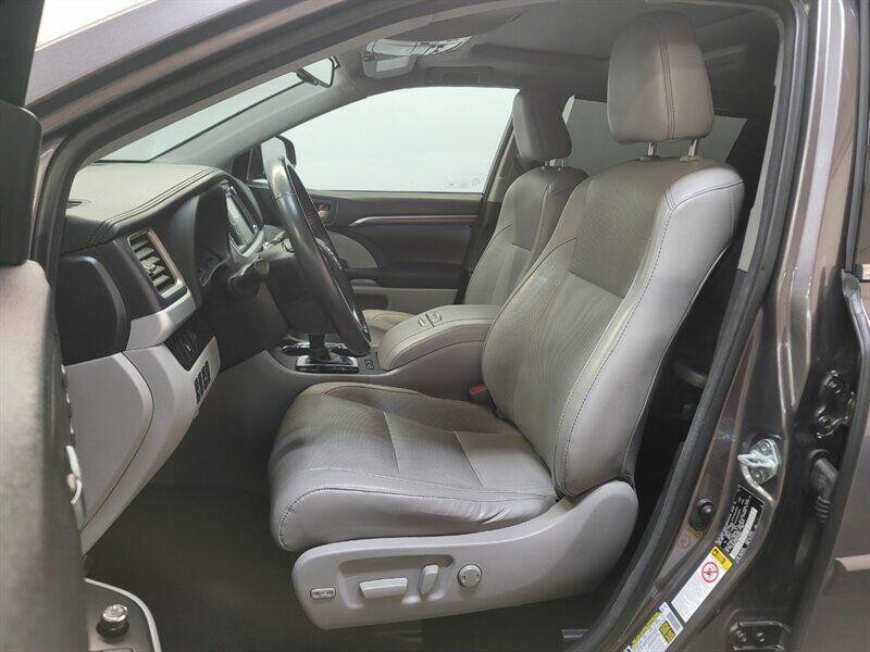 2016 Toyota Highlander Image 6