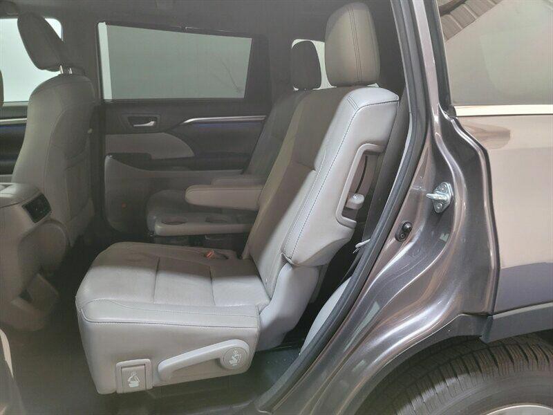 2016 Toyota Highlander Image 7