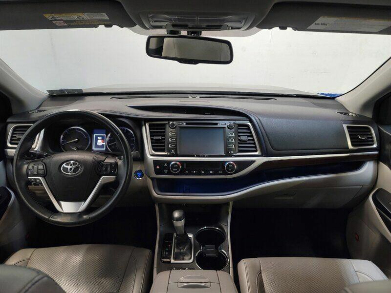 2016 Toyota Highlander Image 9