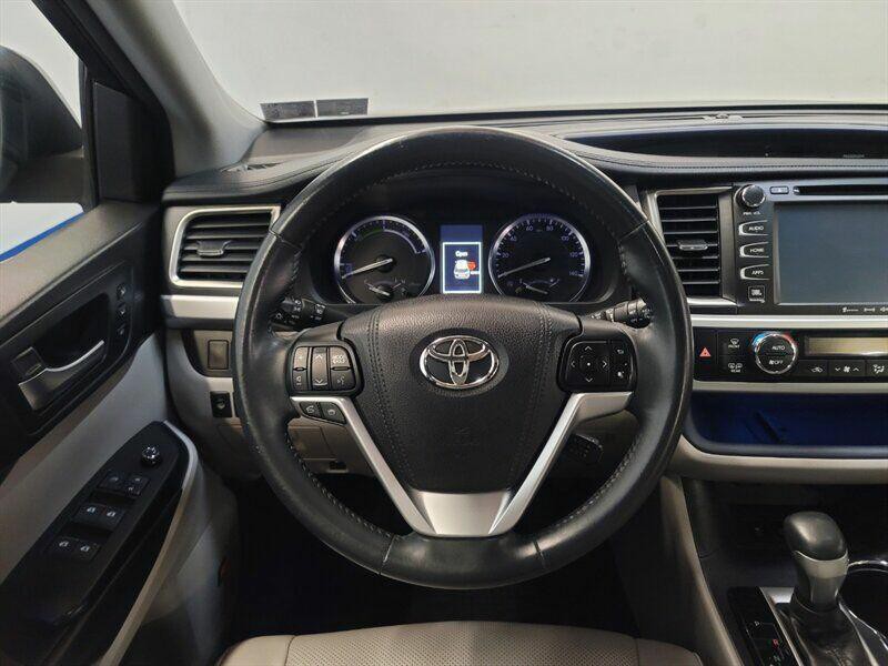2016 Toyota Highlander Image 10