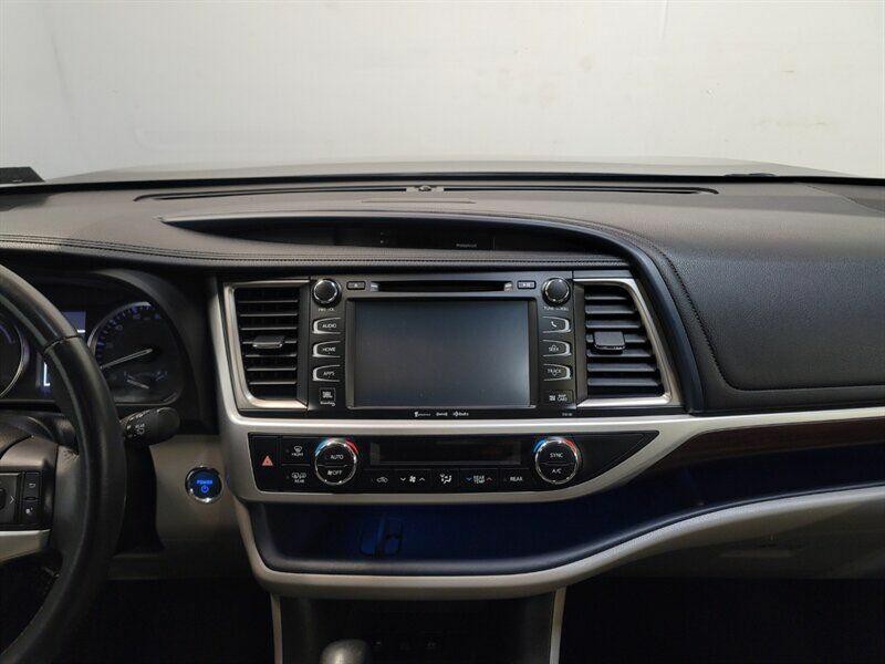 2016 Toyota Highlander Image 13