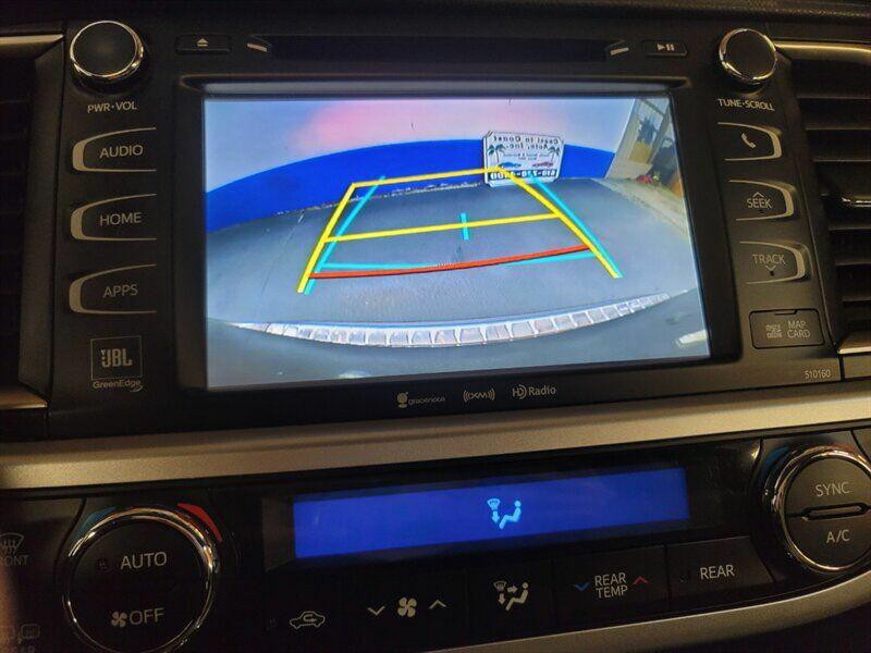 2016 Toyota Highlander Image 16
