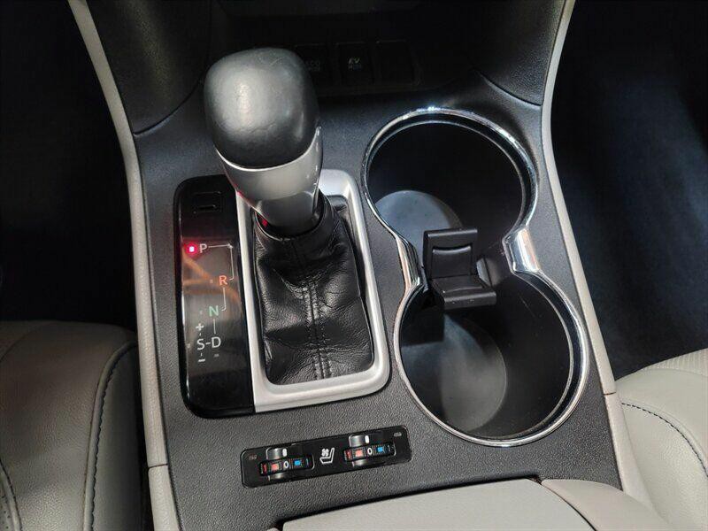2016 Toyota Highlander Image 28