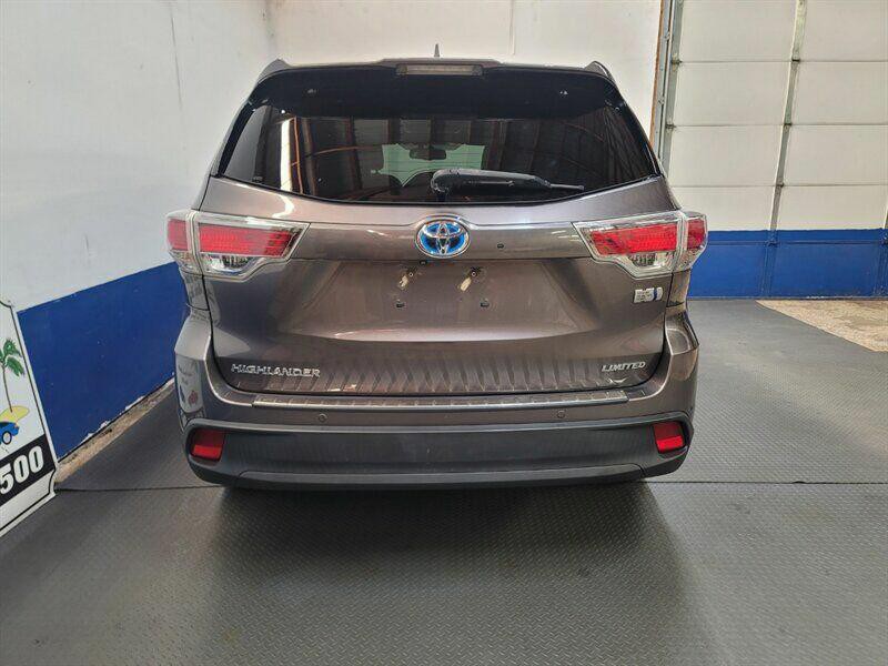 2016 Toyota Highlander Image 34