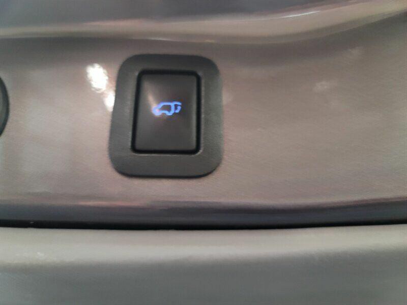 2016 Toyota Highlander Image 38