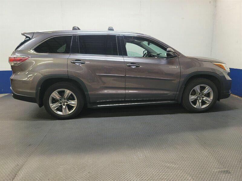 2016 Toyota Highlander Image 40