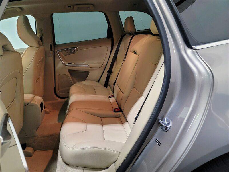 2015 Volvo XC60 Image 7