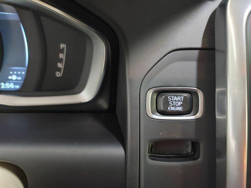 2015 Volvo XC60 Image 11