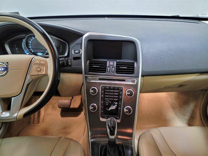 2015 Volvo XC60 Image 14