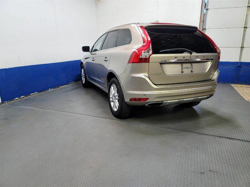 2015 Volvo XC60 Image 34