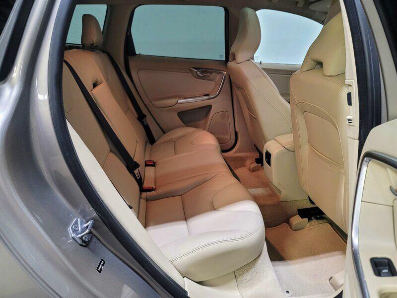 2015 Volvo XC60 Image 42