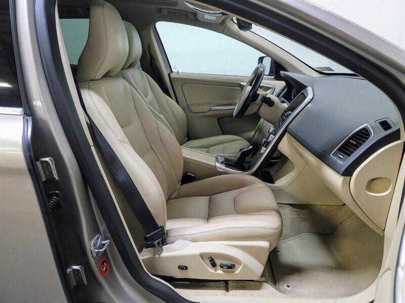 2015 Volvo XC60 Image 44