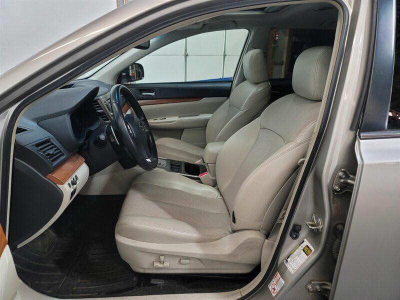 2014 Subaru Outback Image 2