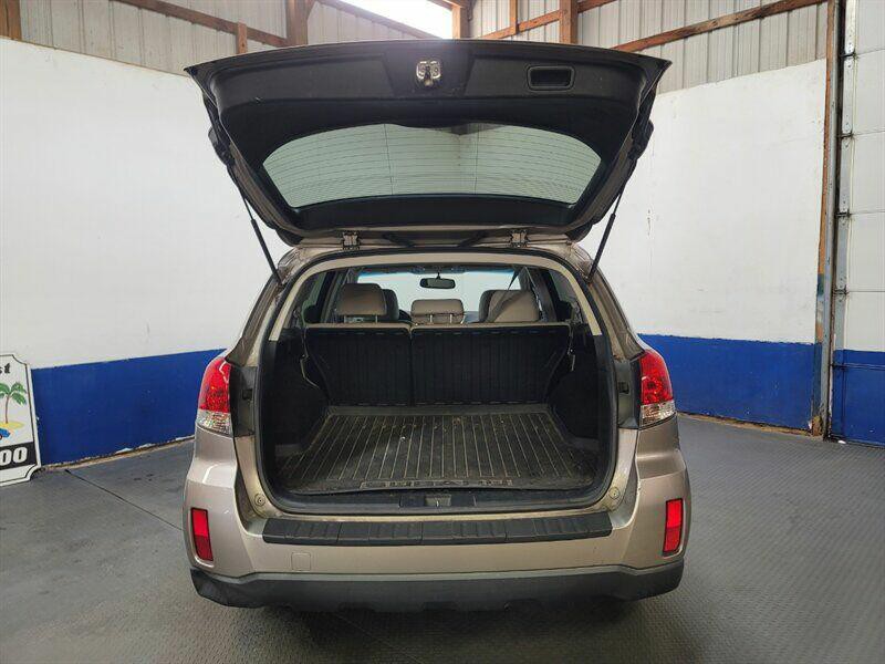 2014 Subaru Outback Image 10