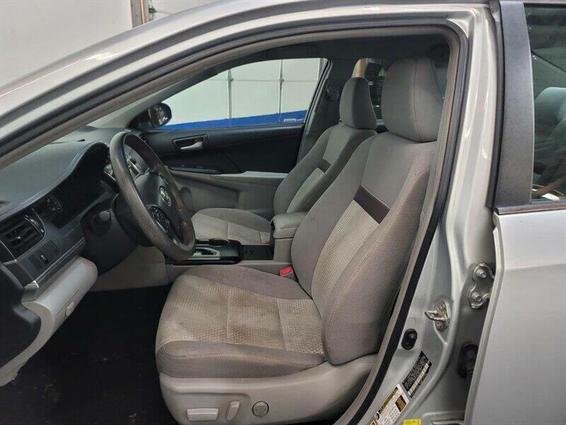 2014 Toyota Camry Image 2