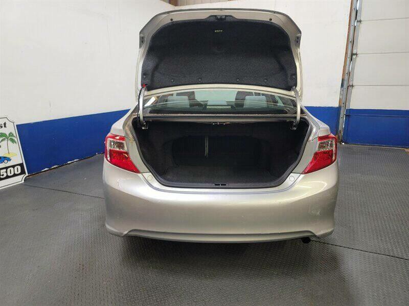 2014 Toyota Camry Image 9