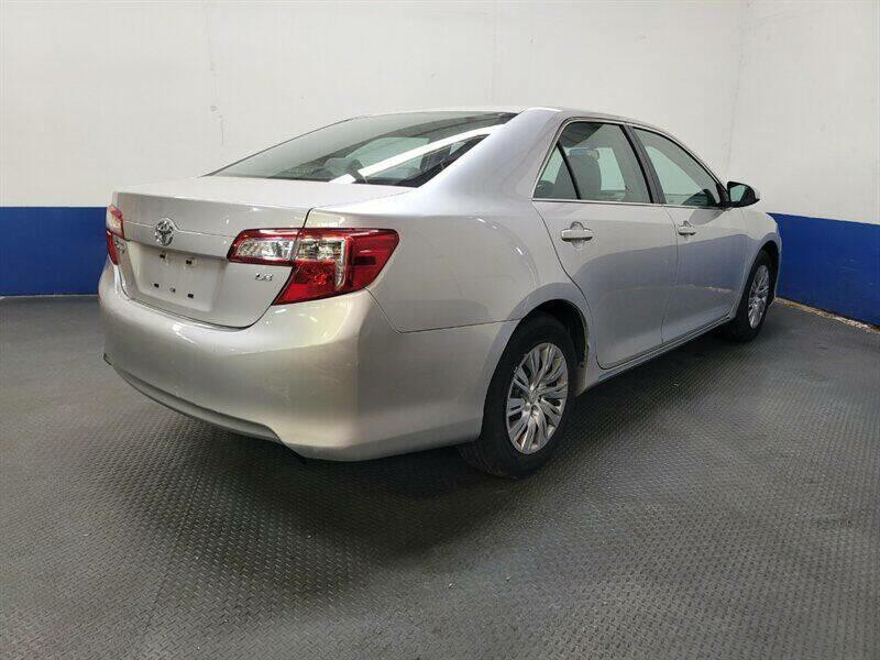 2014 Toyota Camry Image 12