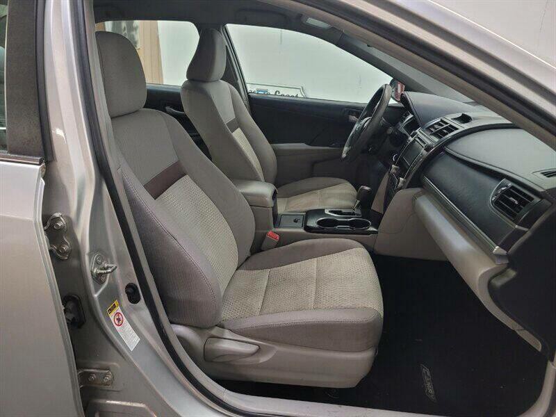 2014 Toyota Camry Image 14