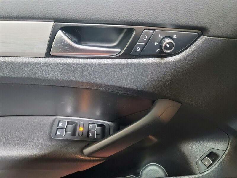 2013 Volkswagen Passat Image 4