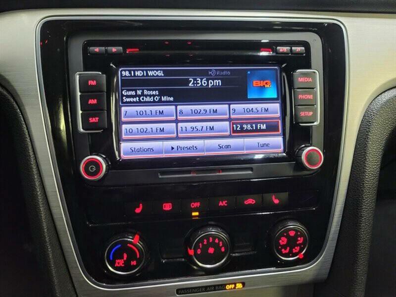 2013 Volkswagen Passat Image 10