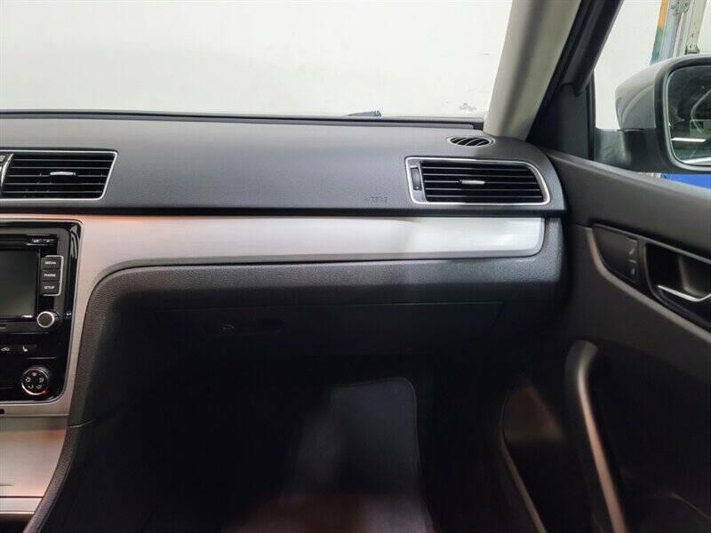 2013 Volkswagen Passat Image 11