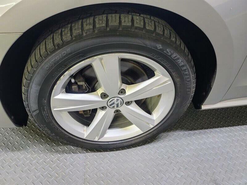 2013 Volkswagen Passat Image 14
