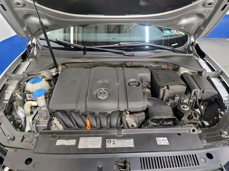 2013 Volkswagen Passat Image 16