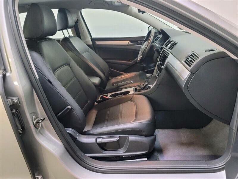2013 Volkswagen Passat Image 27