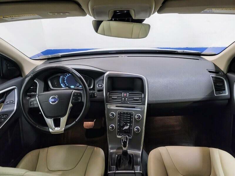 2016 Volvo XC60 Image 8