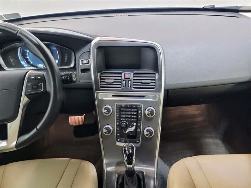 2016 Volvo XC60 Image 10