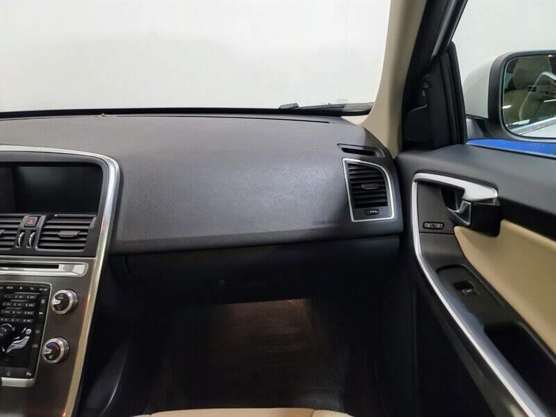 2016 Volvo XC60 Image 24