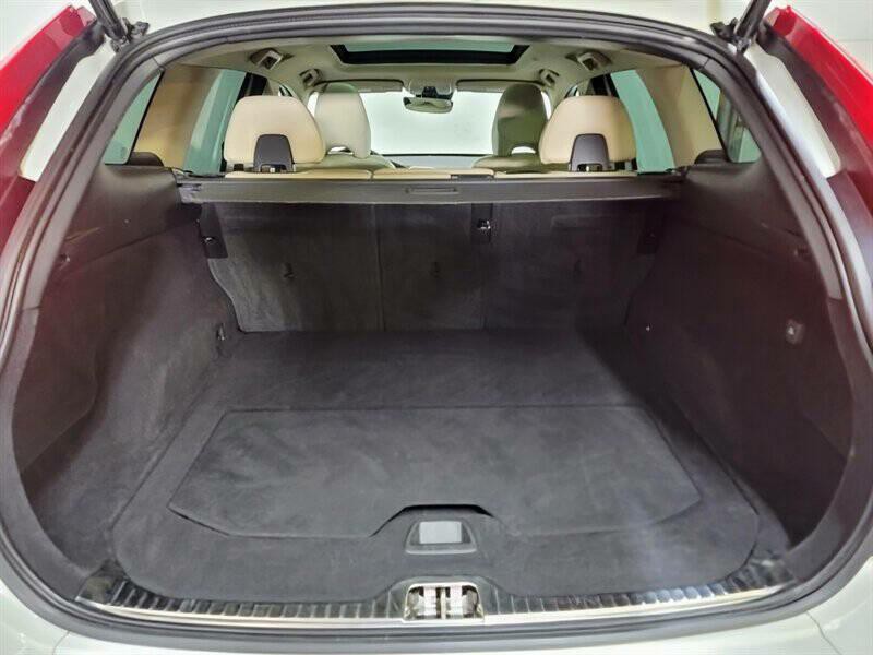 2016 Volvo XC60 Image 32