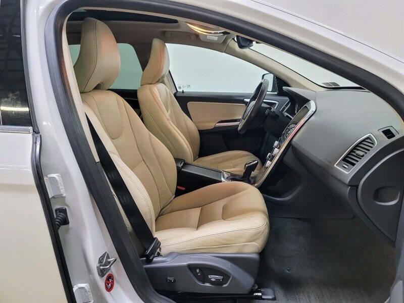 2016 Volvo XC60 Image 40