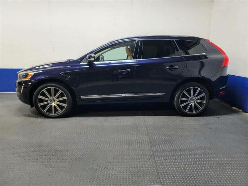 2017 Volvo XC60 Image 2