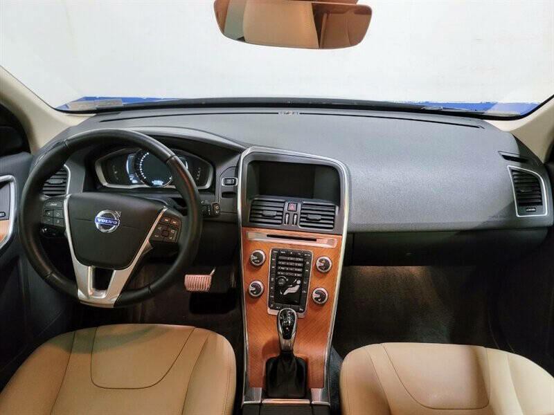 2017 Volvo XC60 Image 9