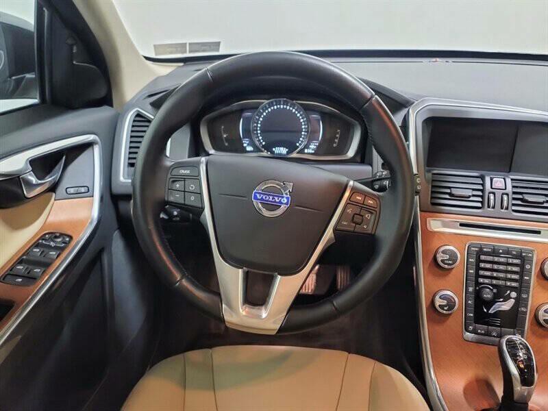 2017 Volvo XC60 Image 10
