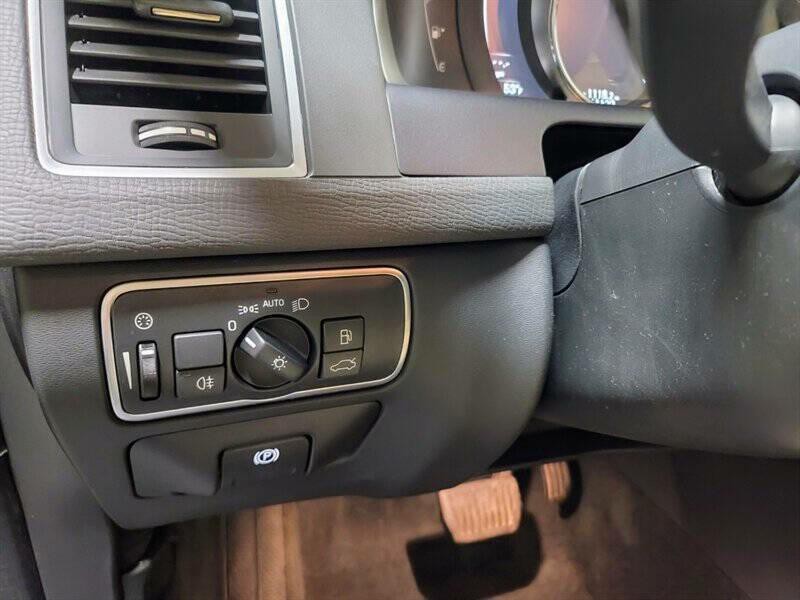2017 Volvo XC60 Image 11