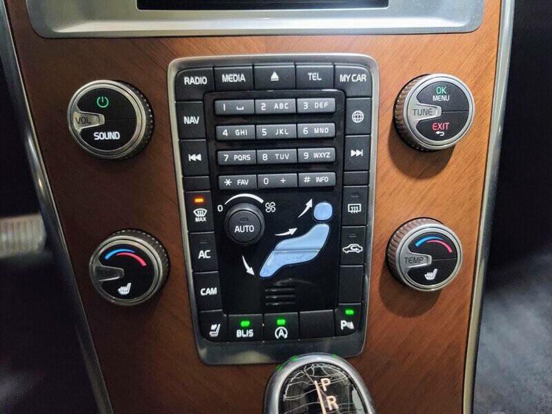 2017 Volvo XC60 Image 13