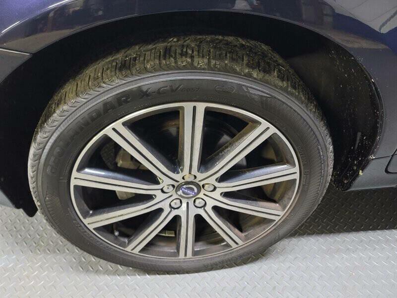 2017 Volvo XC60 Image 28