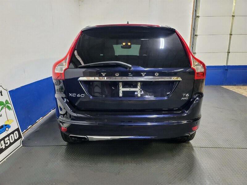 2017 Volvo XC60 Image 32