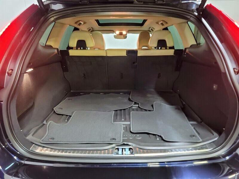 2017 Volvo XC60 Image 33