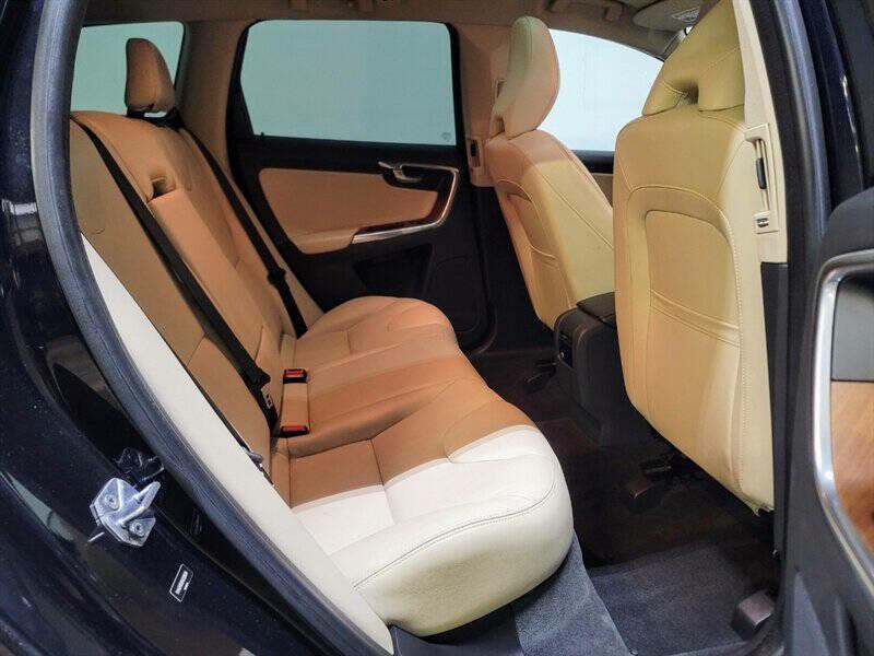 2017 Volvo XC60 Image 38
