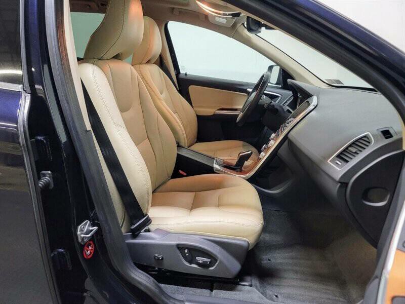 2017 Volvo XC60 Image 41