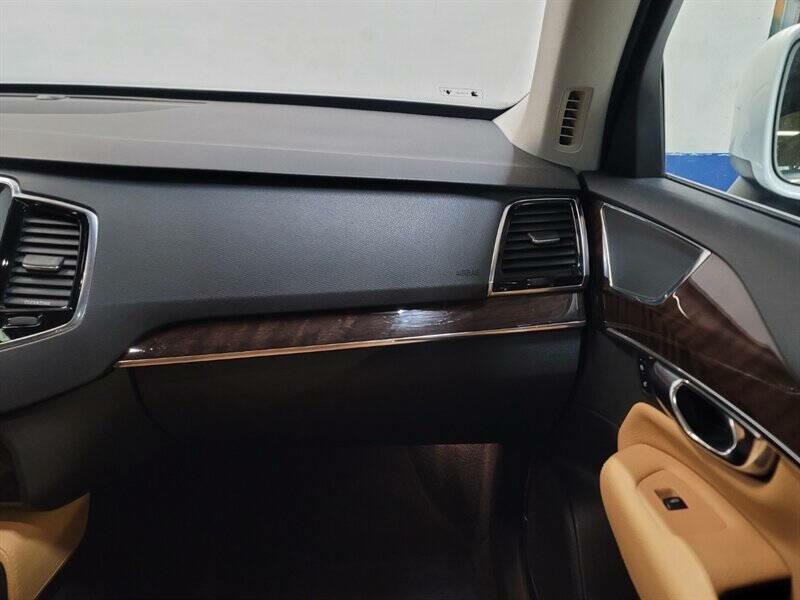2016 Volvo XC90 Image 21
