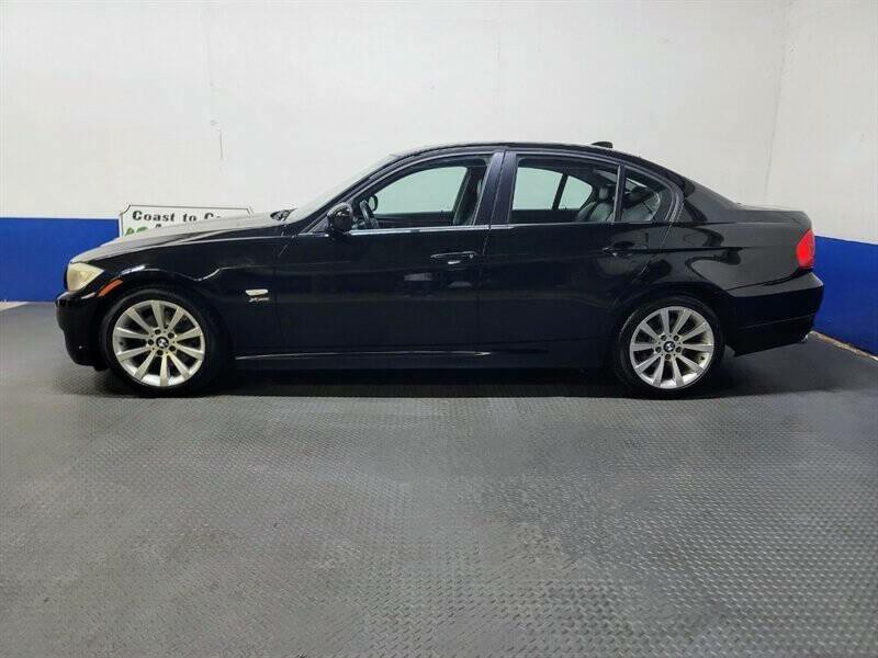 2011 BMW 3 Series Image 2
