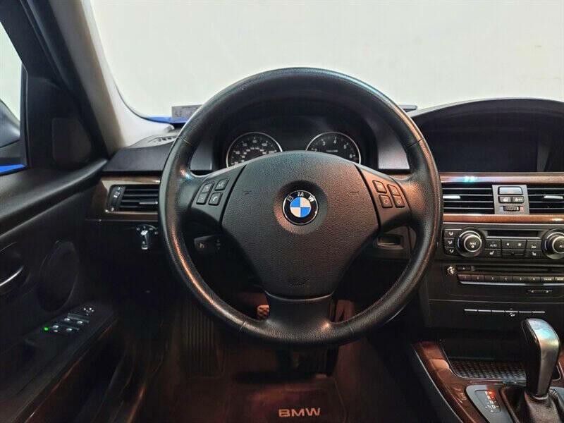 2011 BMW 3 Series Image 6