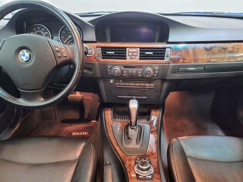 2011 BMW 3 Series Image 8