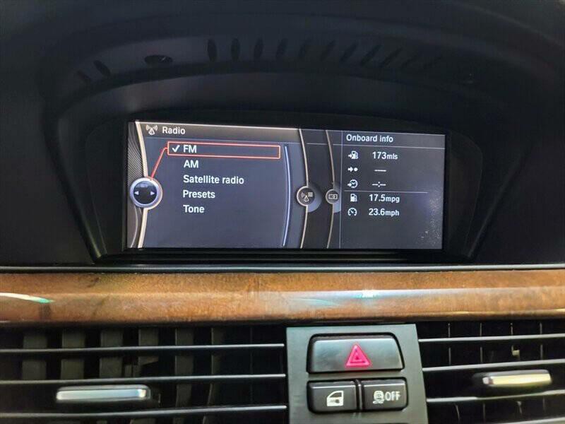 2011 BMW 3 Series Image 14